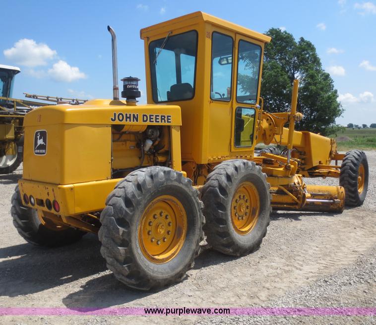 image for item F6999 1984 John Deere 570A articulated motor grader