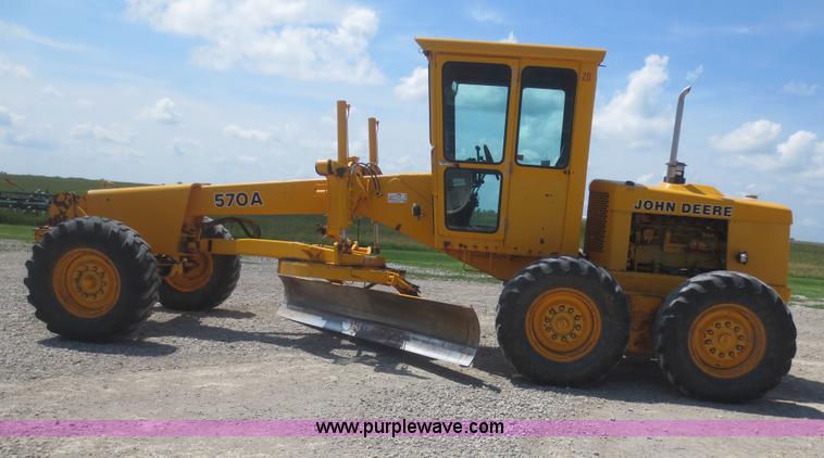 image for item F6999 1984 John Deere 570A articulated motor grader