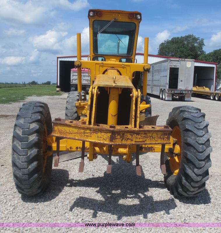 image for item F6999 1984 John Deere 570A articulated motor grader