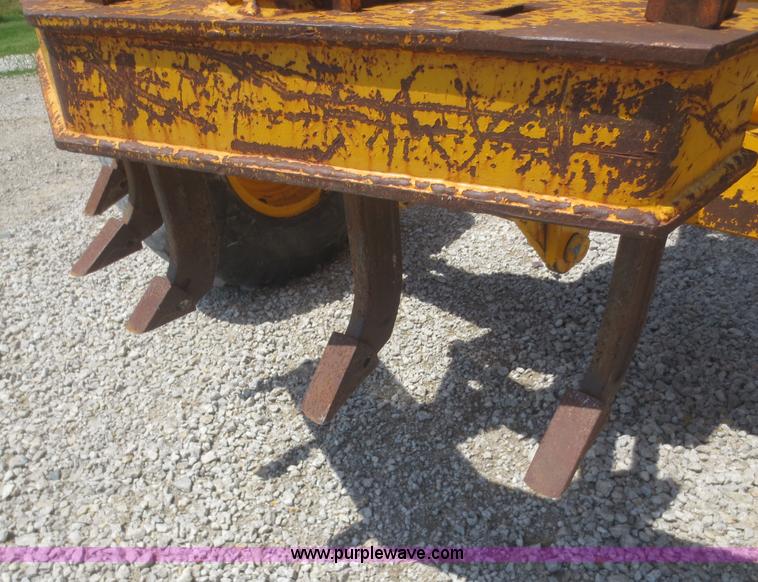 image for item F6999 1984 John Deere 570A articulated motor grader