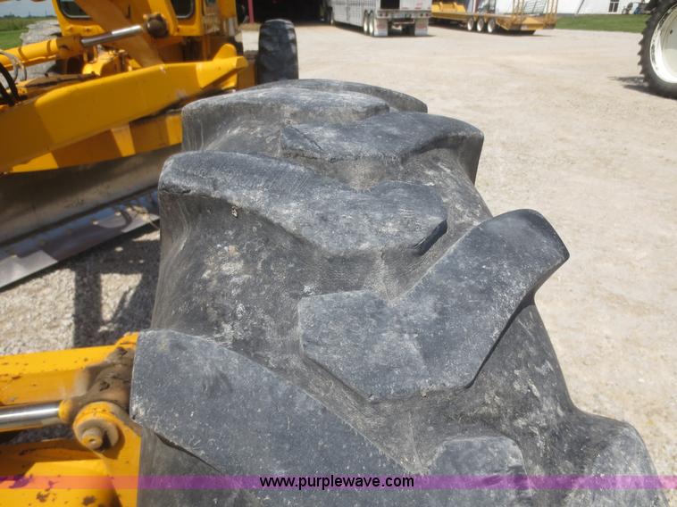 image for item F6999 1984 John Deere 570A articulated motor grader