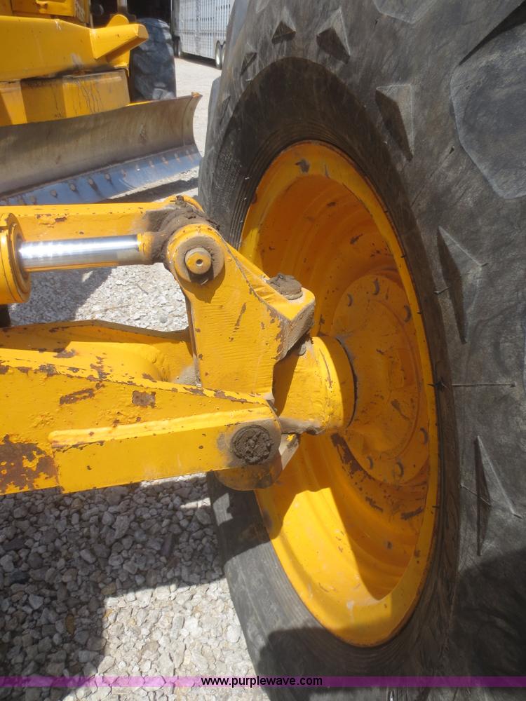 image for item F6999 1984 John Deere 570A articulated motor grader