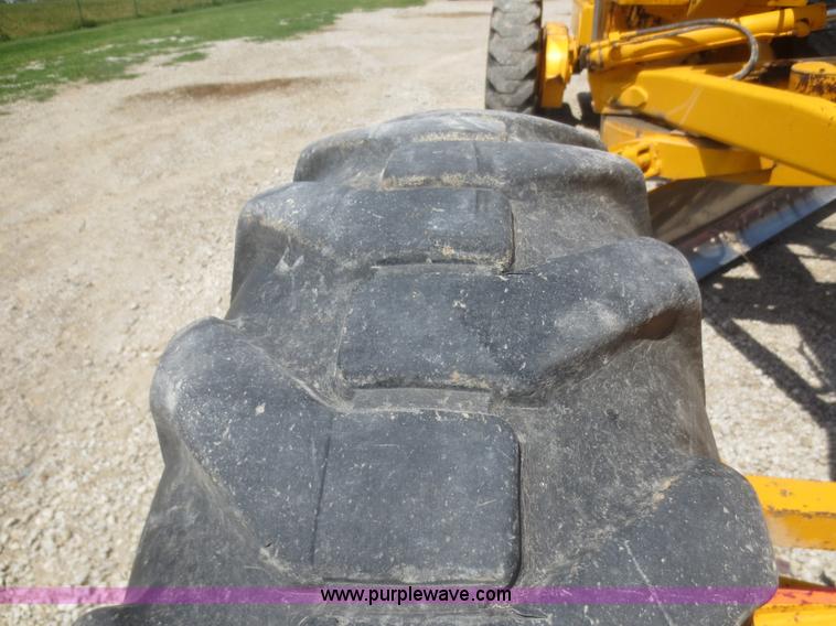 image for item F6999 1984 John Deere 570A articulated motor grader