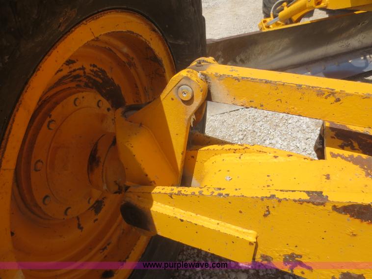 image for item F6999 1984 John Deere 570A articulated motor grader