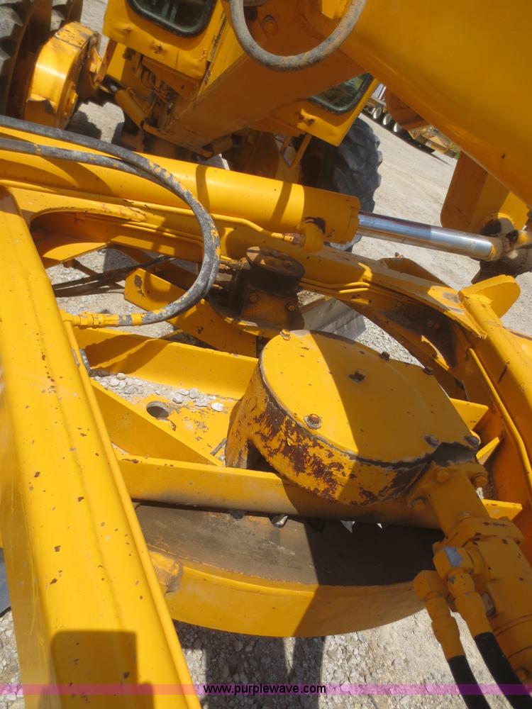 image for item F6999 1984 John Deere 570A articulated motor grader