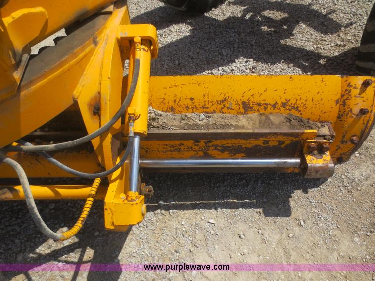 image for item F6999 1984 John Deere 570A articulated motor grader