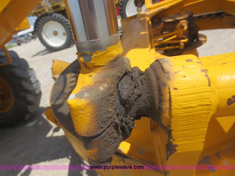 image for item F6999 1984 John Deere 570A articulated motor grader