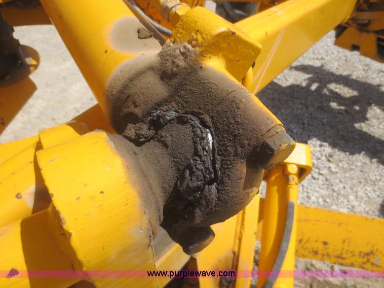 image for item F6999 1984 John Deere 570A articulated motor grader