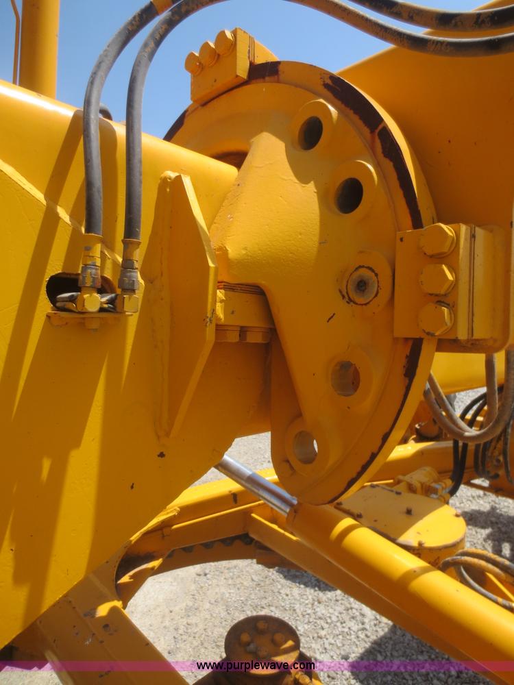 image for item F6999 1984 John Deere 570A articulated motor grader