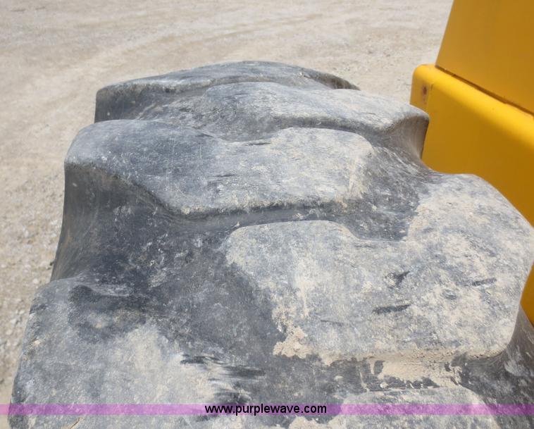 image for item F6999 1984 John Deere 570A articulated motor grader