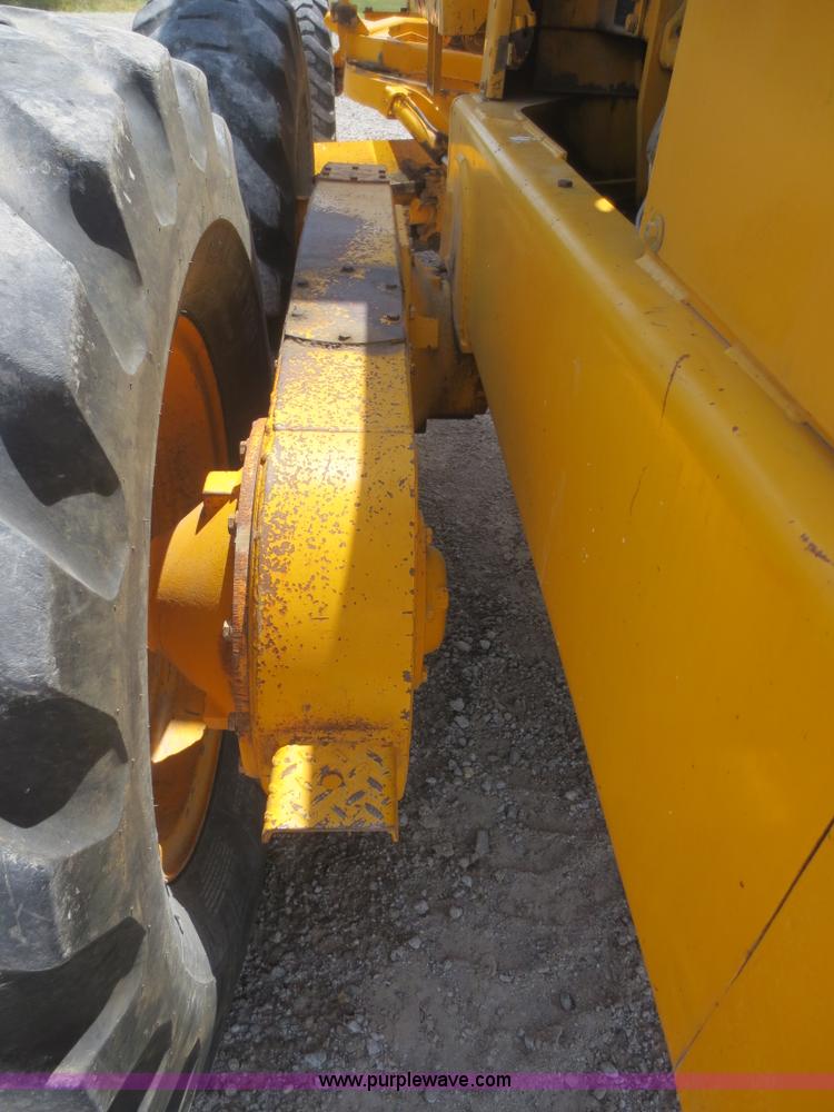 image for item F6999 1984 John Deere 570A articulated motor grader