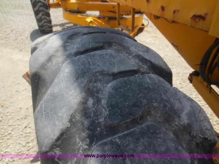 image for item F6999 1984 John Deere 570A articulated motor grader