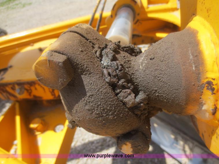 image for item F6999 1984 John Deere 570A articulated motor grader