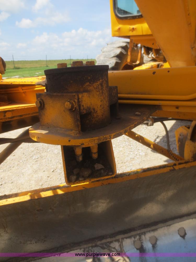 image for item F6999 1984 John Deere 570A articulated motor grader