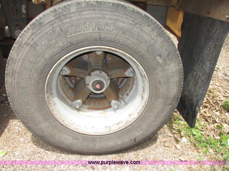 image for item F7393 1988 Load King 2027-0-3 belly dump trailer