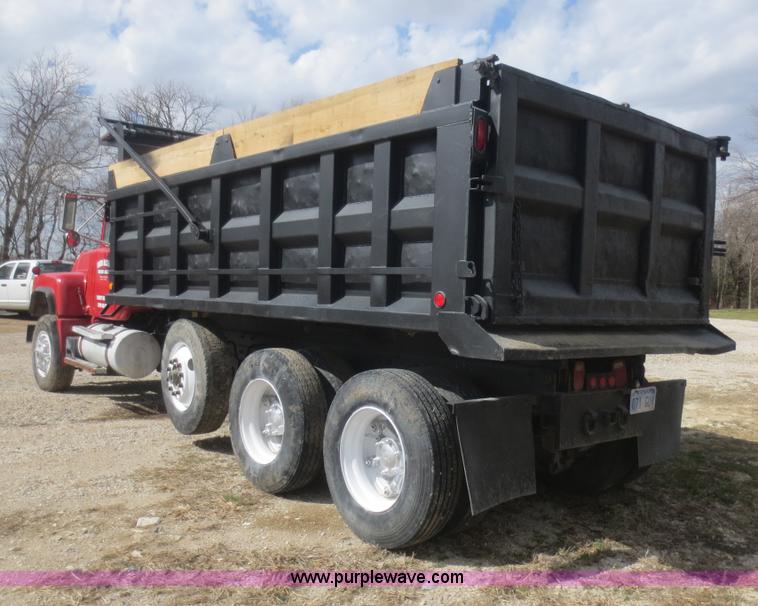 image for item F8227 1990 Mack RD690S dump truck