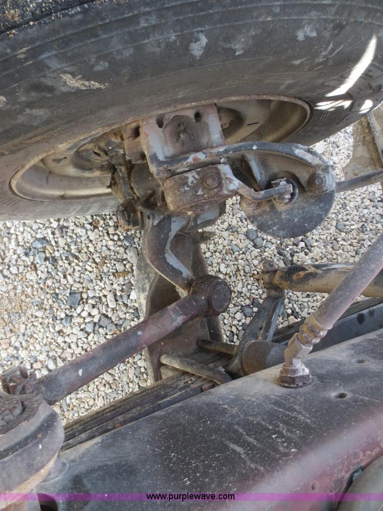 image for item F8227 1990 Mack RD690S dump truck