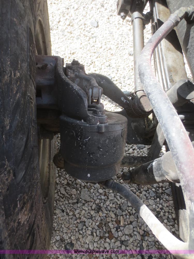 image for item F8227 1990 Mack RD690S dump truck