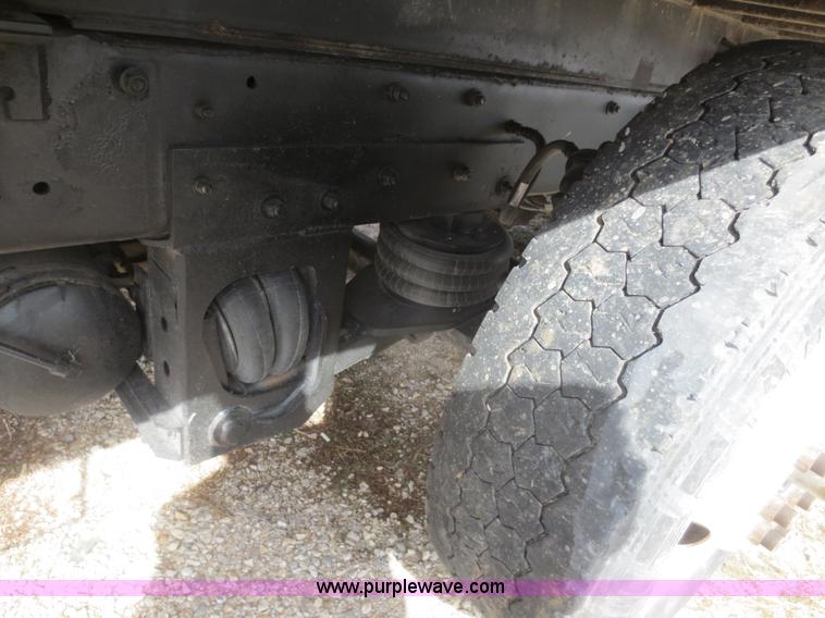 image for item F8227 1990 Mack RD690S dump truck