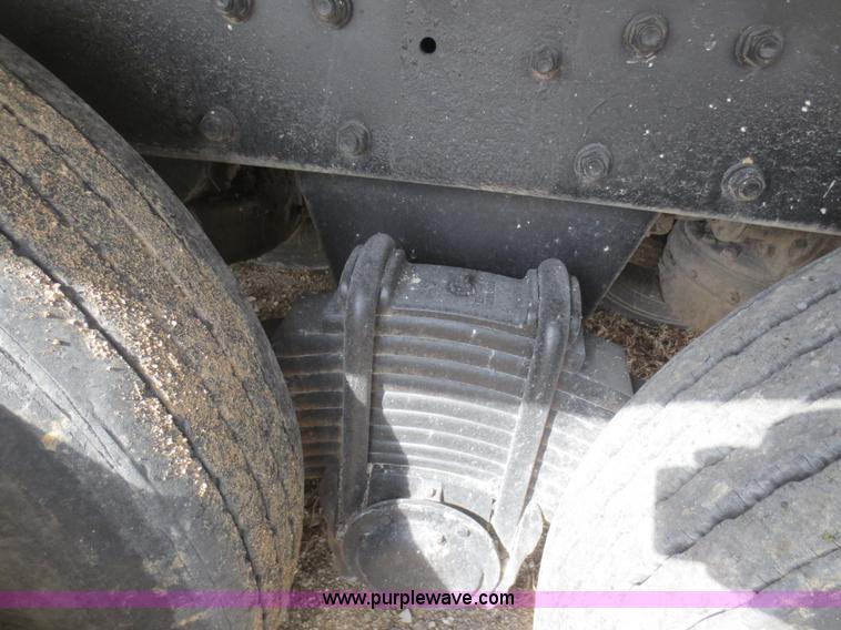 image for item F8227 1990 Mack RD690S dump truck