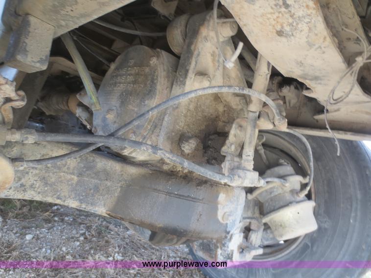 image for item F8227 1990 Mack RD690S dump truck