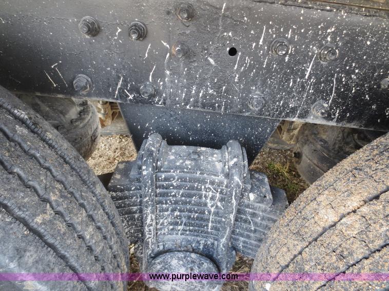 image for item F8227 1990 Mack RD690S dump truck