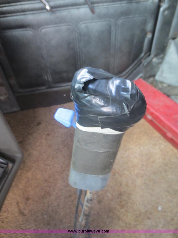 image for item F8227 1990 Mack RD690S dump truck