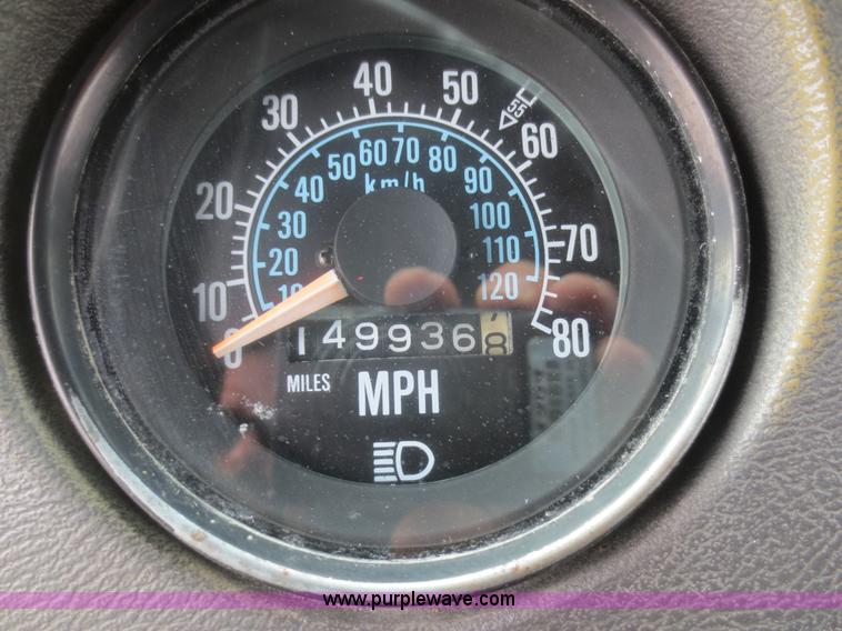 image for item F8227 1990 Mack RD690S dump truck