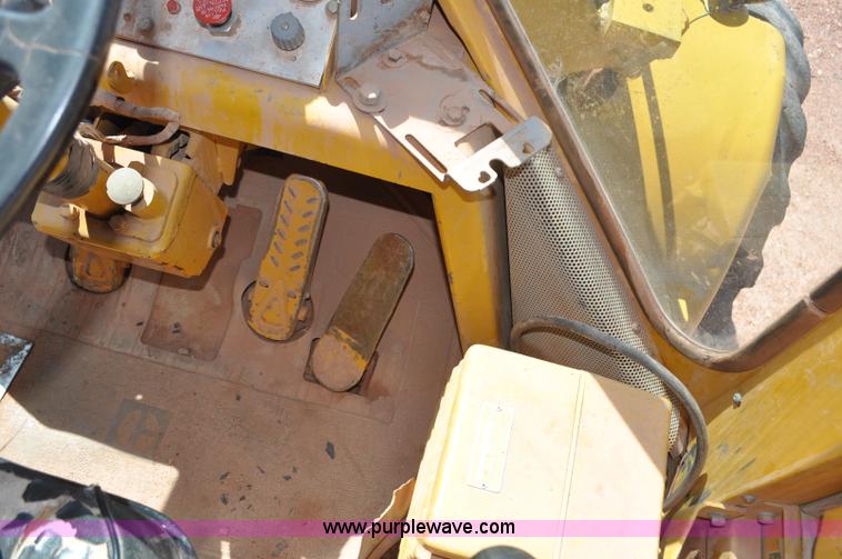 image for item G6496 1977 Caterpillar 950 wheel loader
