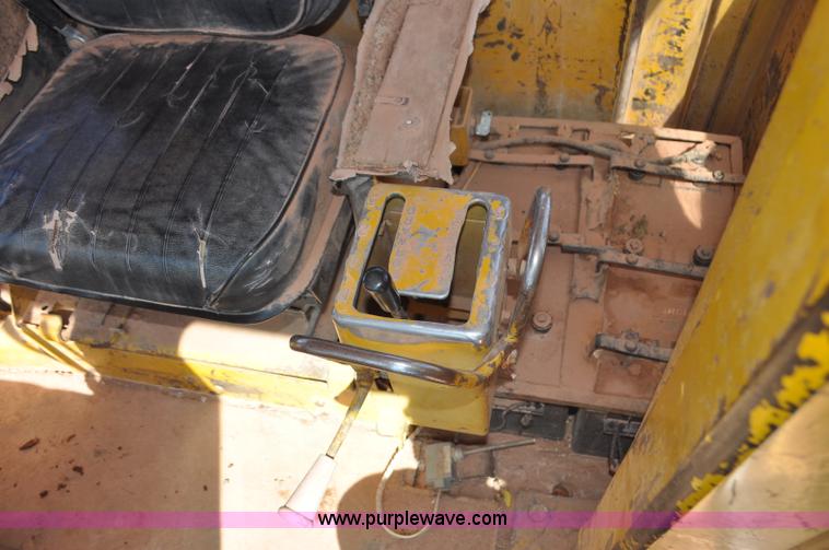 image for item G6497 1973 Caterpillar D7 Series F dozer