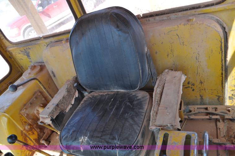 image for item G6497 1973 Caterpillar D7 Series F dozer