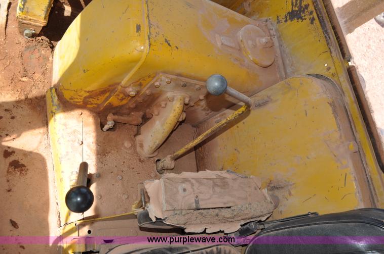 image for item G6497 1973 Caterpillar D7 Series F dozer