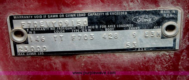 image for item H2062 1977 Ford F700 dump truck