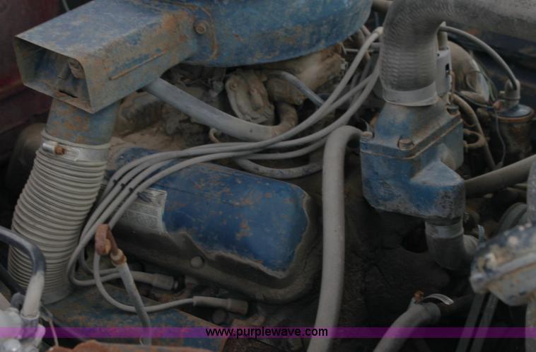 image for item H2062 1977 Ford F700 dump truck