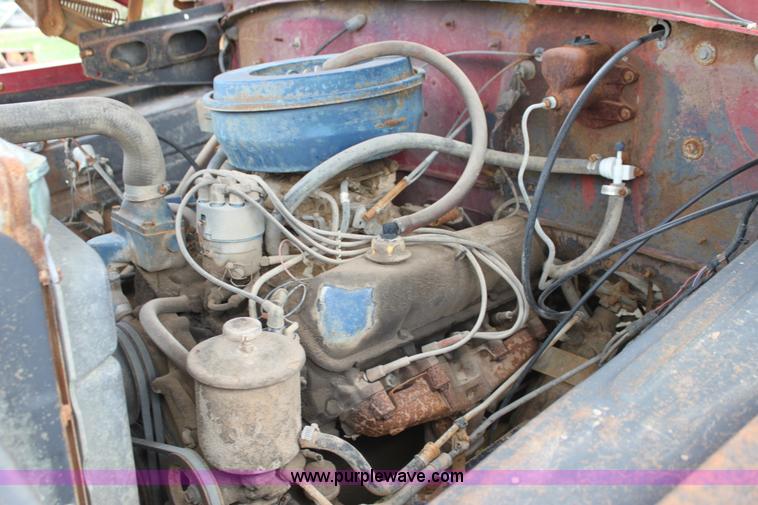 image for item H2062 1977 Ford F700 dump truck