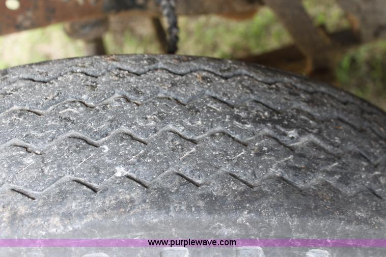 image for item H2062 1977 Ford F700 dump truck