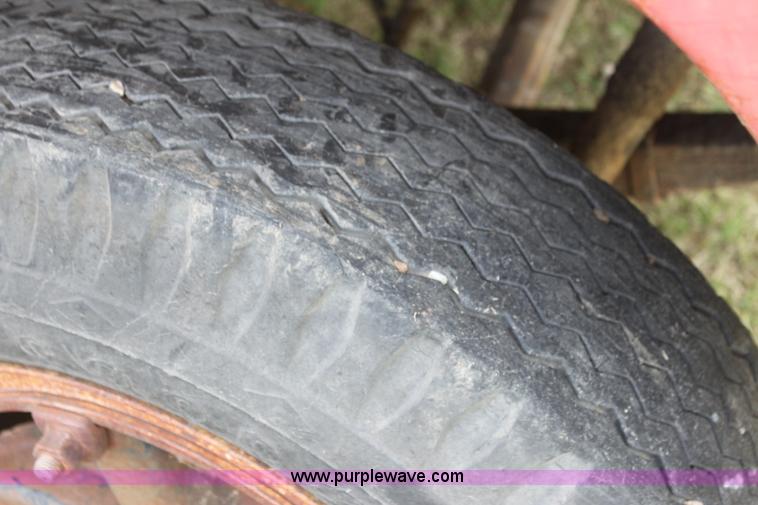 image for item H2062 1977 Ford F700 dump truck