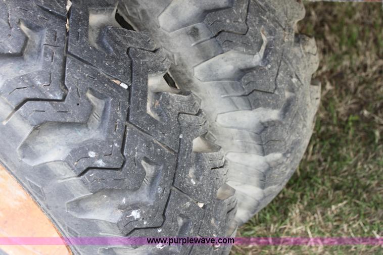 image for item H2062 1977 Ford F700 dump truck