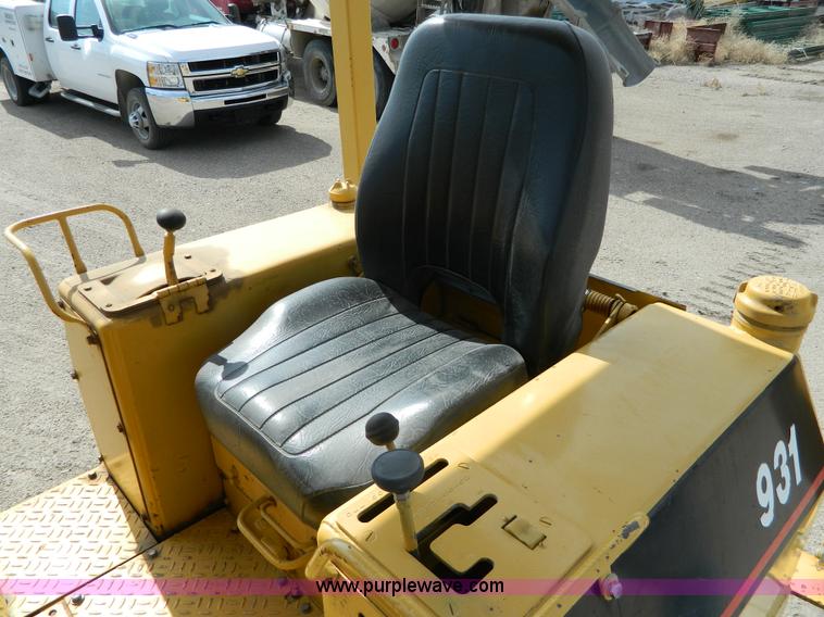 image for item H2461 Caterpillar 931 track loader