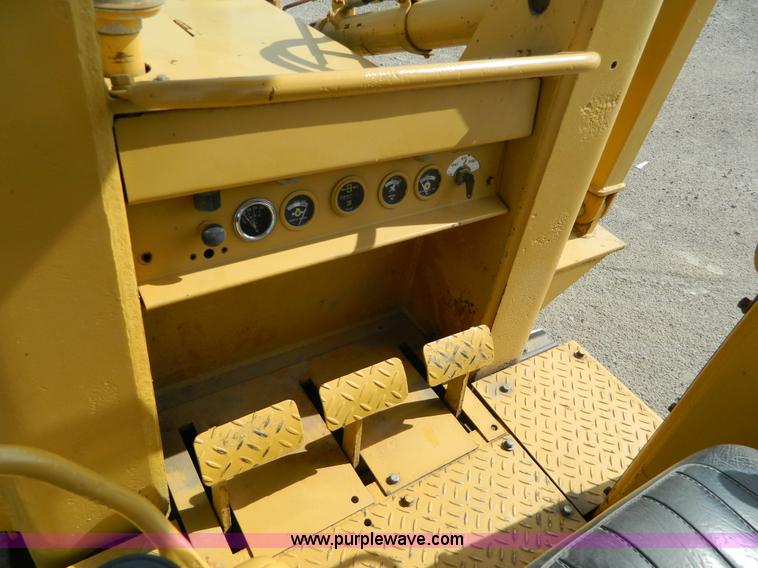 image for item H2461 Caterpillar 931 track loader