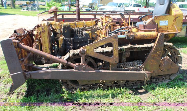 image for item H2522 Caterpillar D4 dozer