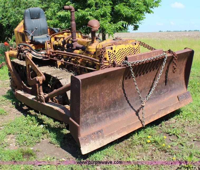 image for item H2522 Caterpillar D4 dozer