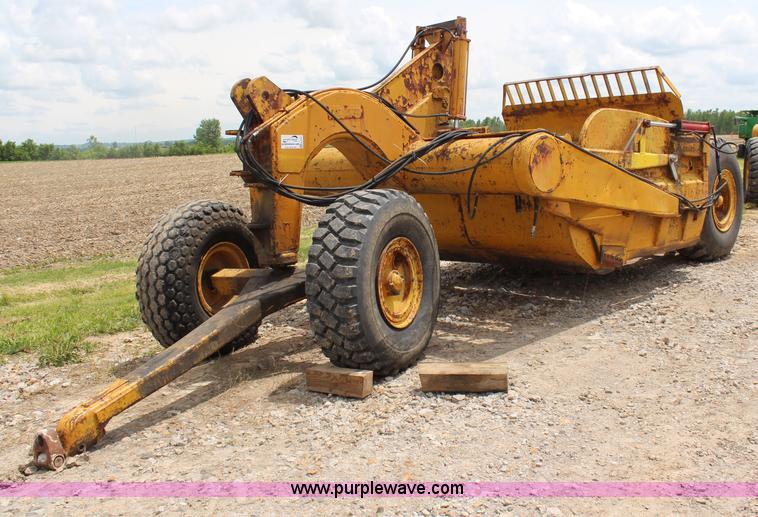 image for item H2537 Caterpillar 70 hydraulic scraper