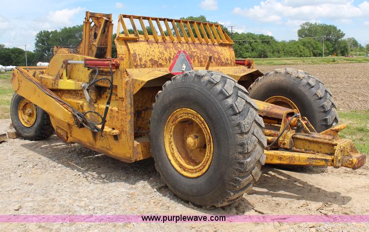 image for item H2537 Caterpillar 70 hydraulic scraper