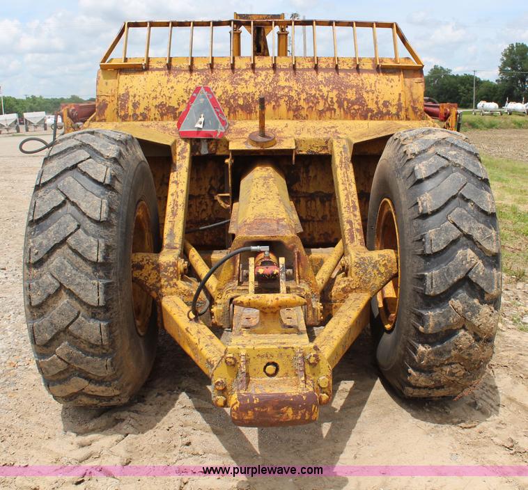 image for item H2537 Caterpillar 70 hydraulic scraper