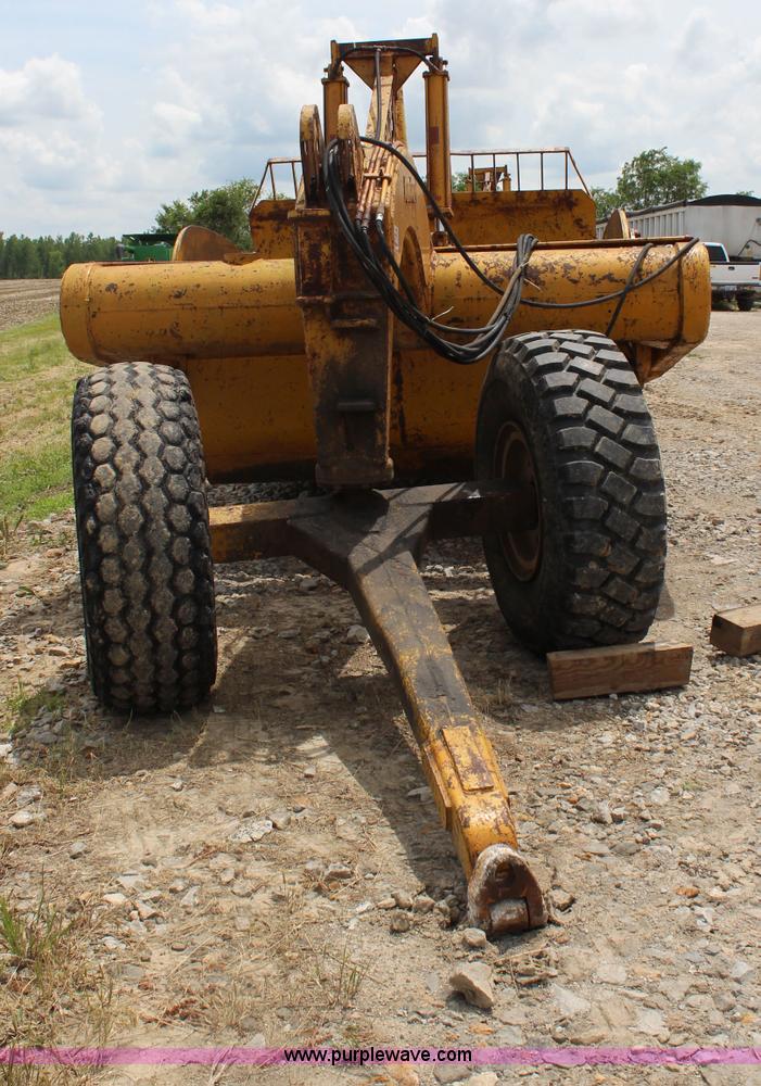 image for item H2537 Caterpillar 70 hydraulic scraper