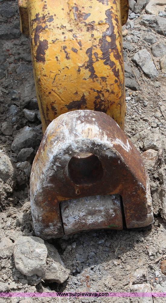 image for item H2537 Caterpillar 70 hydraulic scraper