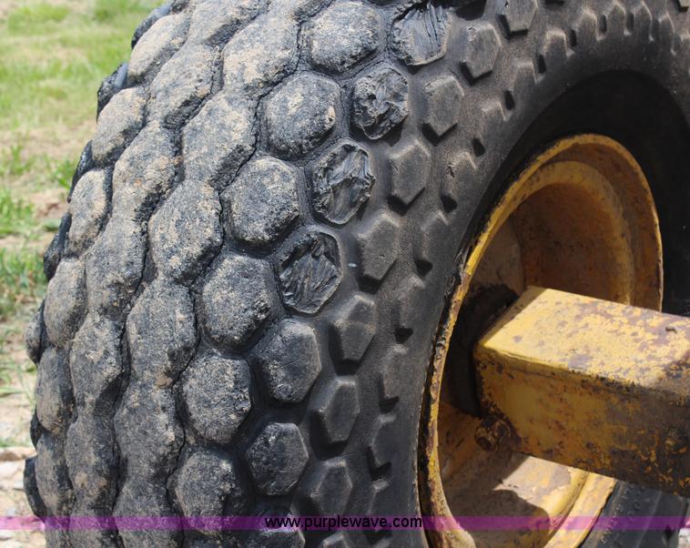 image for item H2537 Caterpillar 70 hydraulic scraper