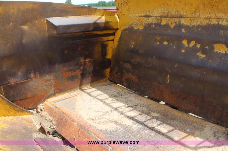 image for item H2537 Caterpillar 70 hydraulic scraper