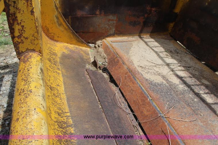 image for item H2537 Caterpillar 70 hydraulic scraper